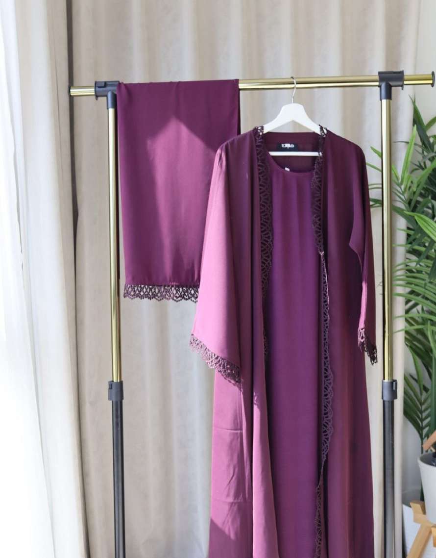 Banafsaj abaya