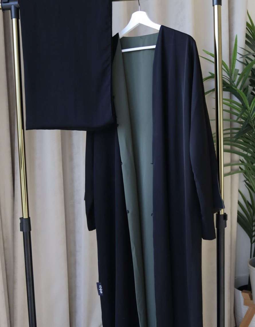 Wajhain — Black / olive abaya